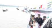 Pemkab Tanjabbar Tabur Bunga di Sungai Pengabuan