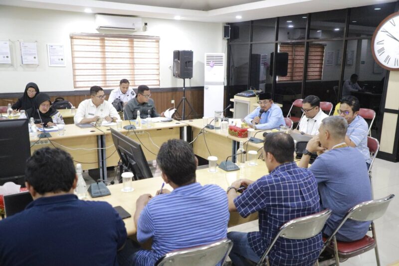 rapat pembahasan rencana pembangunan jaringan listrik desa di Ruang Fahmi Muchtar, PLN UP3 Jambi