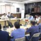 rapat pembahasan rencana pembangunan jaringan listrik desa di Ruang Fahmi Muchtar, PLN UP3 Jambi