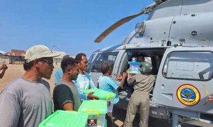 TNI AL Distribusikan 1,2 Ton Bantuan Bencana di NTT