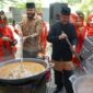 Fadly Amran, Gebu Minang dan LKAAM memasak 5 Ton Rendang untuk Korban Gempa NTT
