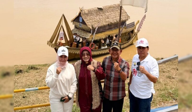 Merangin Kenalkan Rumah Tuo Lewat Lomba Perahu Tradisional di Sungai Batanghari