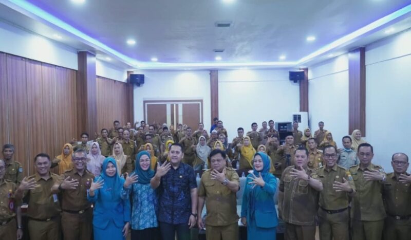 Bupati M. Syukur Buka STBM 5 Pilar