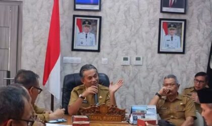 rapat persiapan pemberian gelar adat kepada Bupati Muaro Jambi yang dirangkaikan dengan event Jambi Elok Nian 2026, Selasa (8/9/2026).