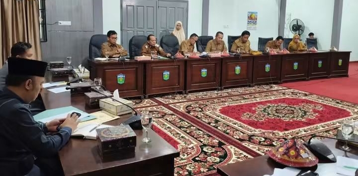 Komisi II menggelar Rapat Dengar Pendapat (RDP) bersama sejumlah organisasi perangkat daerah dan asosiasi pelaku usaha, Senin (7/9).