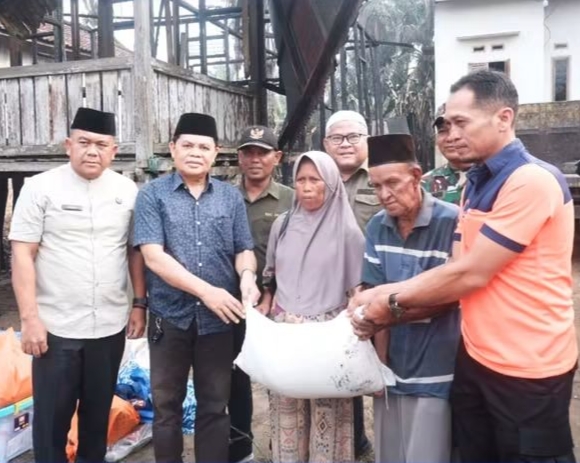 Korban Kebakaran di Penyegat Olak Dapat Bantuan dari Pemkab Muaro Jambi