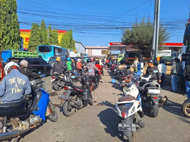 antrean BBM Makassar