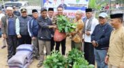 Wako Alfin serahkan bibit kopi dan kompos kepada warga RKE Sungai Penuh