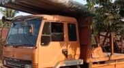 truk pengangkut tiang listrik