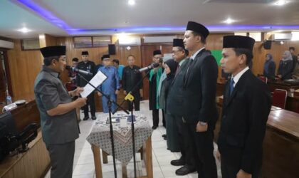 Drs. H. Anwar Sadat, M.Ag., melantik lima pejabat manajerial di lingkungan Pemerintah Kabupaten Tanjung Jabung Barat, Kamis (10/9/2026).