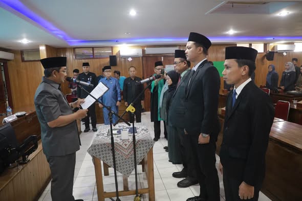 Drs. H. Anwar Sadat, M.Ag., melantik lima pejabat manajerial di lingkungan Pemerintah Kabupaten Tanjung Jabung Barat, Kamis (10/9/2026).