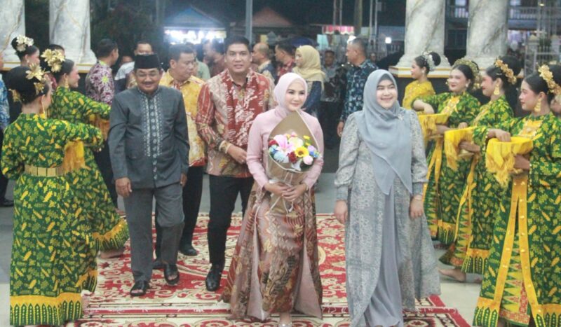 Bupati dan Wakil Bupati Tanjung Jabung Barat bersama AKBP Ramadhanil