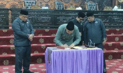 M. Syukur tanda tangan kesepakatan APBD-P 2026