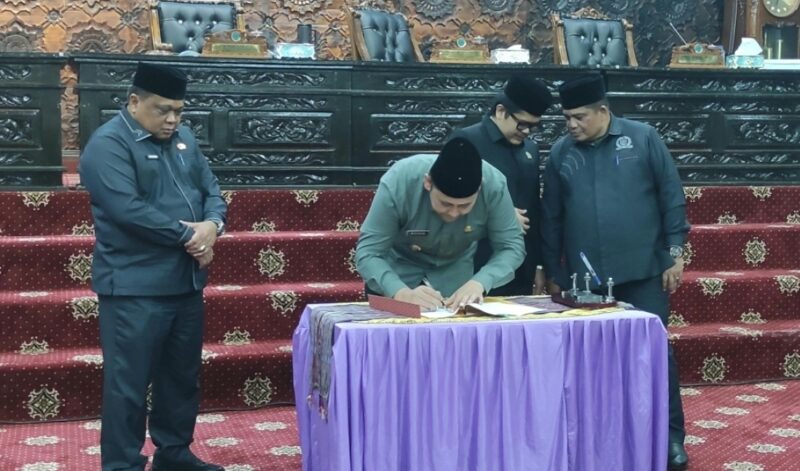 M. Syukur tanda tangan kesepakatan APBD-P 2026