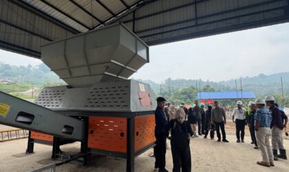 Bupati Kerinci mengunjungi fasilitas pengelolaan sampah yang PT KMH