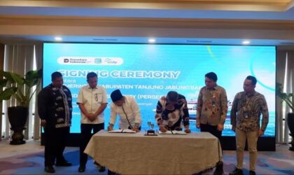 Pemkab Tanjab Barat dan ASDP Teken MoU Retribusi Pelabuhan Kuala Tungkal