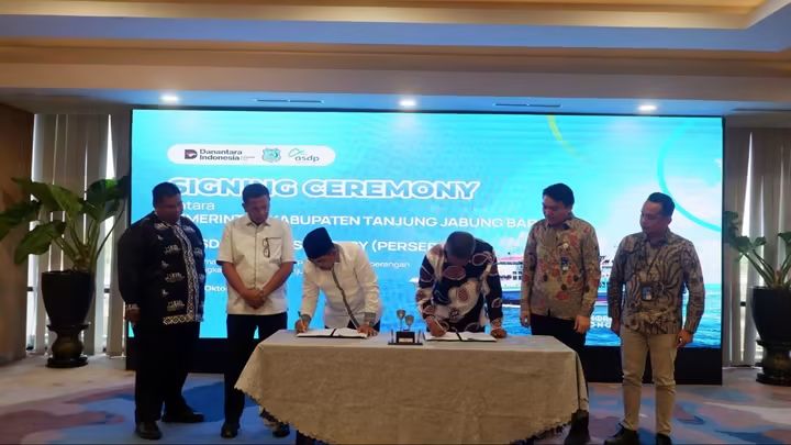 Pemkab Tanjab Barat dan ASDP Teken MoU Retribusi Pelabuhan Kuala Tungkal