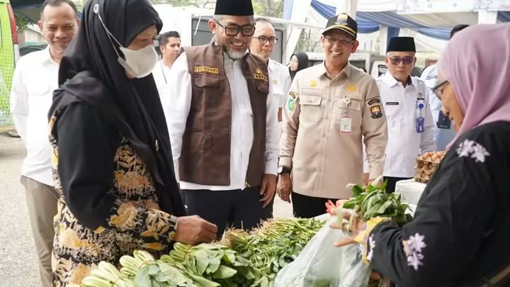 Sekda Sudirman Buka Gerakan Pangan Murah Jambi