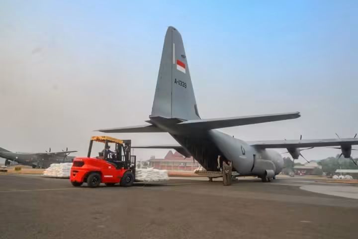 TNI Lanjutkan Operasi Modifikasi Cuaca di Palembang dan Banjarmasin