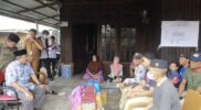Bupati Anwar Sadat menyalurkan bantuan kepada korban bencana di Betara, Bram Itam, dan Tungkal Ilir