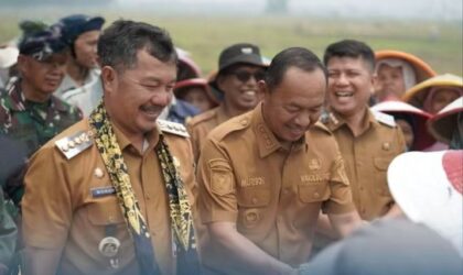 Bupati Kerinci Turun ke Sawah, Dorong Pertanian Modern