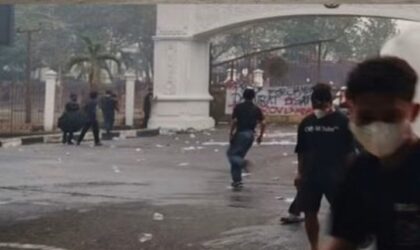 Rakyat Jambi Marah, Pagar Kantor Gubernur Jebol