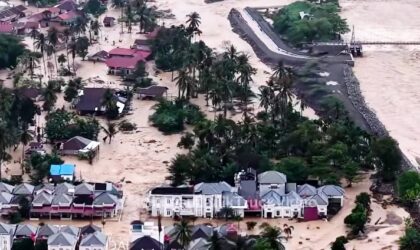 Banjir Terjang Padang, Arus Deras Terekam Video