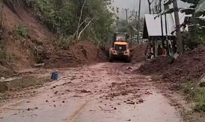 Arus Kendaraan di Jalur Sungai Penuh–Tapan Masih Terhambat