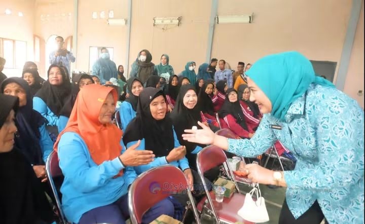Ketua TP PKK Muaro Jambi Launching Sekolah Lansia Desa Betung