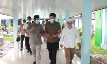 Bupati Anwar Sadat Kunjungi Pasien ISPA di RSUD KH. Daud Arif