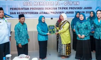 Hesnidar Haris bersama TP-PKK Jambi